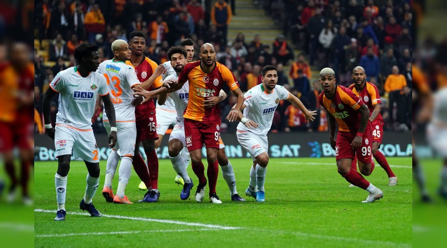 Aslan avantaj peşinde