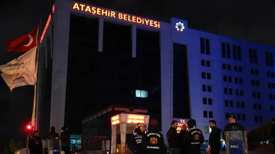 Ata�ehir Belediyesine y�nelik operasyonda 13 ki�i g�zalt�na al�nd�