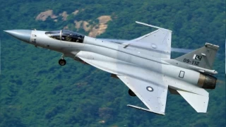 Azerbaycan, Pakistan ve Çin'in ortak üretimi JF-17C savaş uçağı aldı