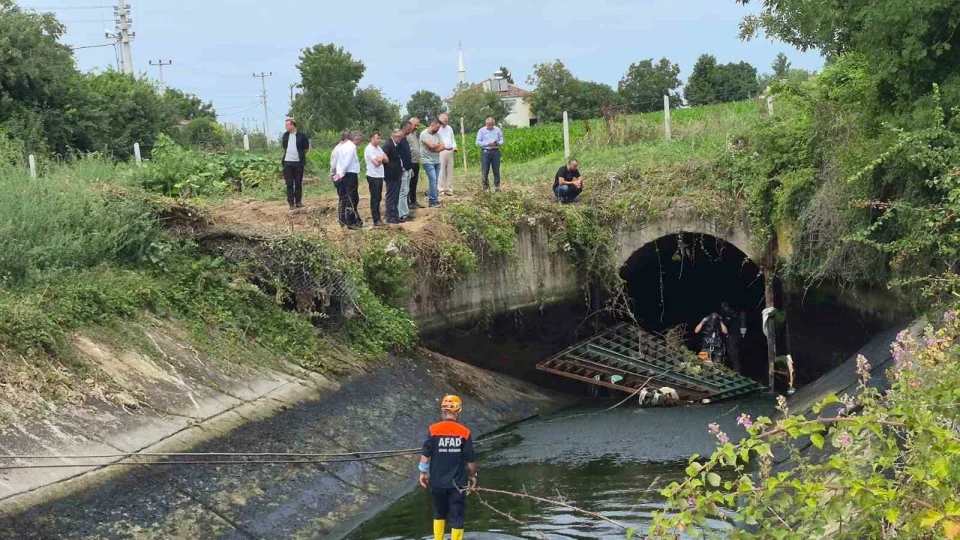 Bafra'da otomobil sulama kanal�na d��t�: 1 kay�p, 1 yaral�