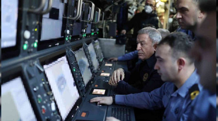 Bakan Akar, milli atış sistemi MÜREN'i kullandı