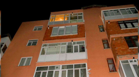 Balkondan düşen çocuk hayatını kaybetti