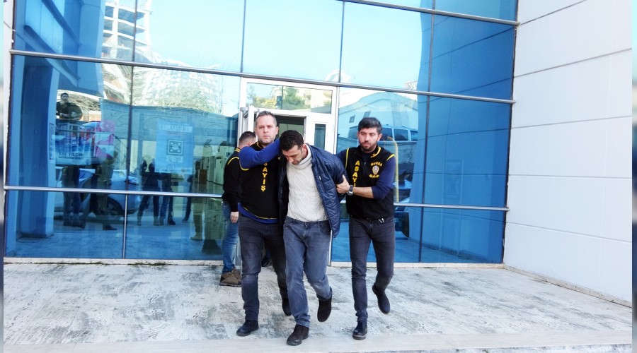 Banka soyguncusu yakayı ele verdi