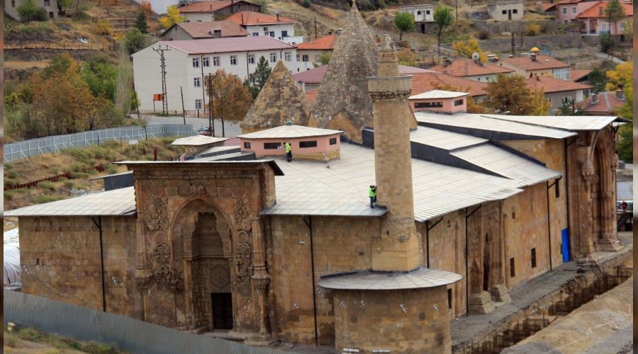Batı öldürürken ecdat sesle tedavi ediyordu