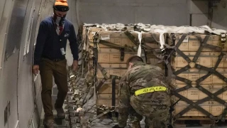 Batılı ülkelerin Kiev'e pompaladığı silahların suç örgütlerinin eline geçtiğini belirten uzmanlar, bu durumun artık sistematik bir hale geldiğinin altını çizdi