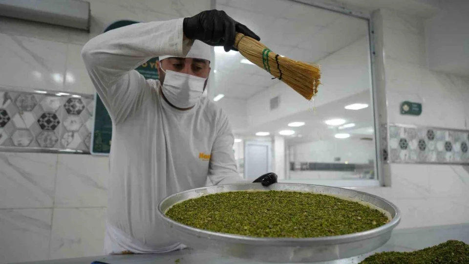 Bayram öncesi Gaziantep'te baklava mesaisi