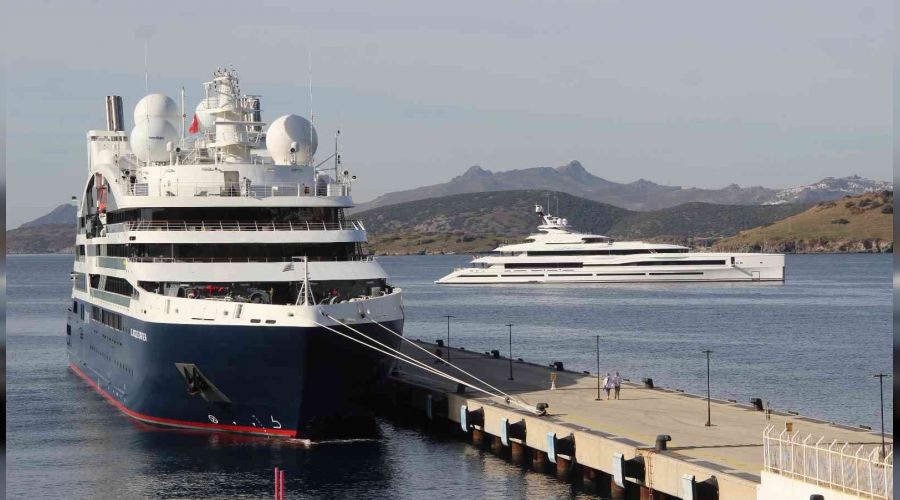 Bodrum'a gelen kruvaziyer esnaf�n y�z�n� g�ld�rd�