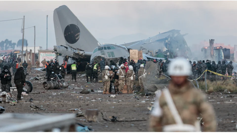 Bolivya'da u�ak d��t�. onlarca �l� var