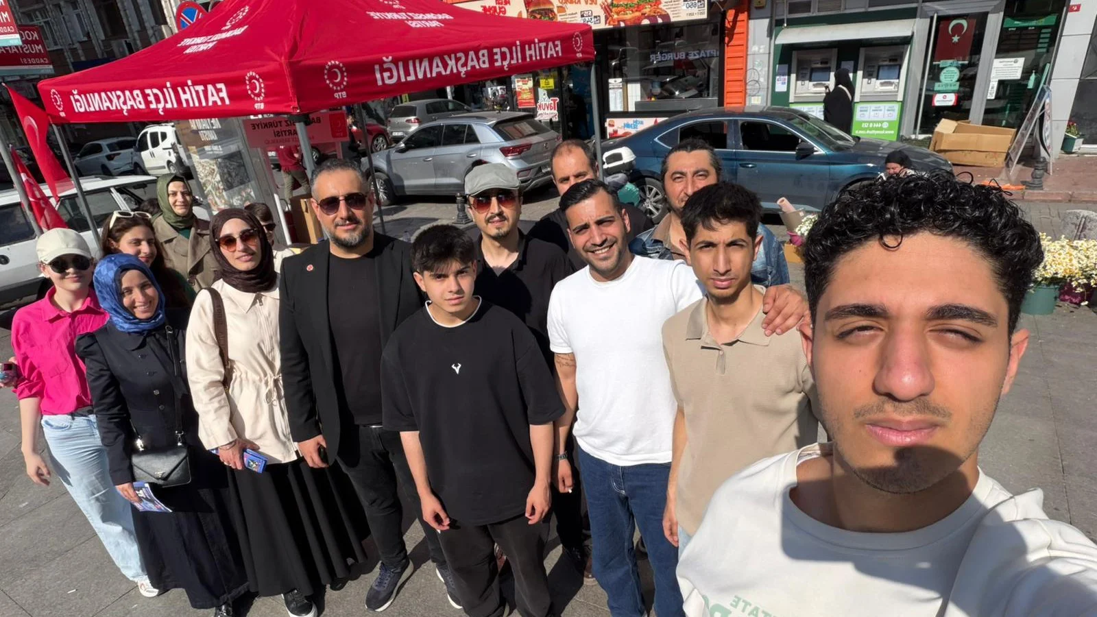 BTP Fatih �l�e Te�kilat� Anneler G�n��nde sahadayd�: Karanfillerle g�n�ller fethedildi