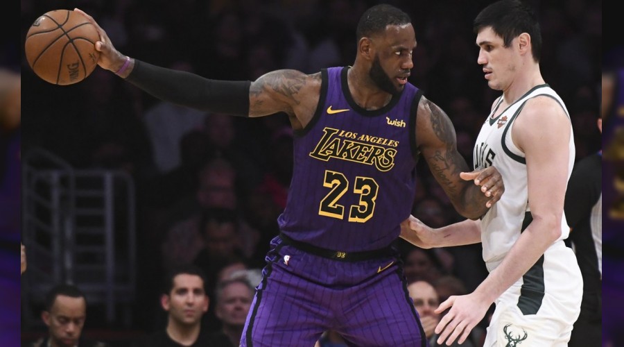 Bucks, üst üste 7. galibiyetini aldı