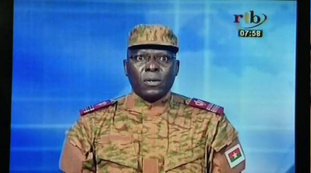 Burkina Faso'da ordu yönetime el koyduðunu duyurdu