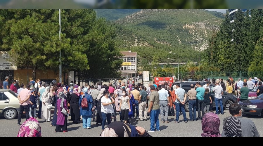Bursluluk sınavında veliler koronavirüsü hiçe saydı