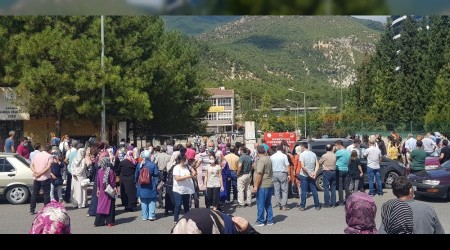 Bursluluk sınavında veliler koronavirüsü hiçe saydı