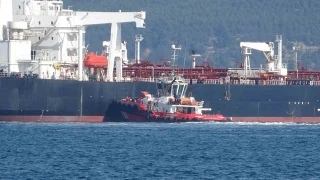 �anakkale Bo�az�'nda ham petrol tankeri s�r�klendi