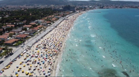 Çeşme, bayramın üçüncü günüde tıklım tıklım
