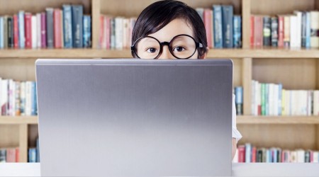 Çocuk fotolarının internette paylaşımı riskli