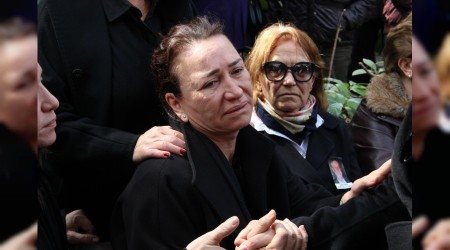 Demet Akbağ'ın eşi gözyaşları ile uğurlandı