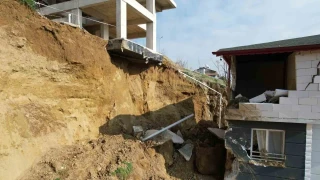 Denizli'de kom�u binalar� ��kme noktas�na getirdi: Ka�ak ��kt�