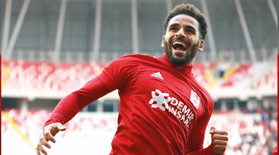 Douglas, G.Saray ile anlaştı mı?