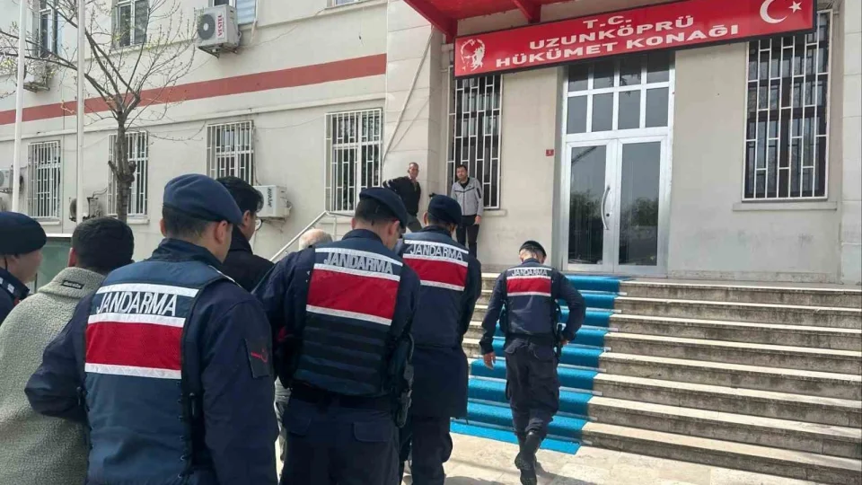 Edirne'de g��men ka�ak��l��� operasyonu: 3 tutuklama