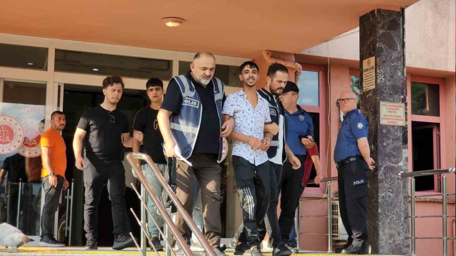 Elini �pme bahanesi ile gasp ettiler