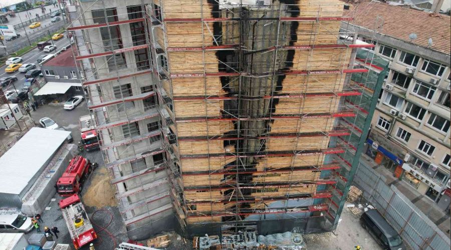 Emin�n�'nde tarihi Liman Han'da yang�n