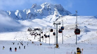 Erciyes Kayak Merkezi'nde kış sezonu başladı