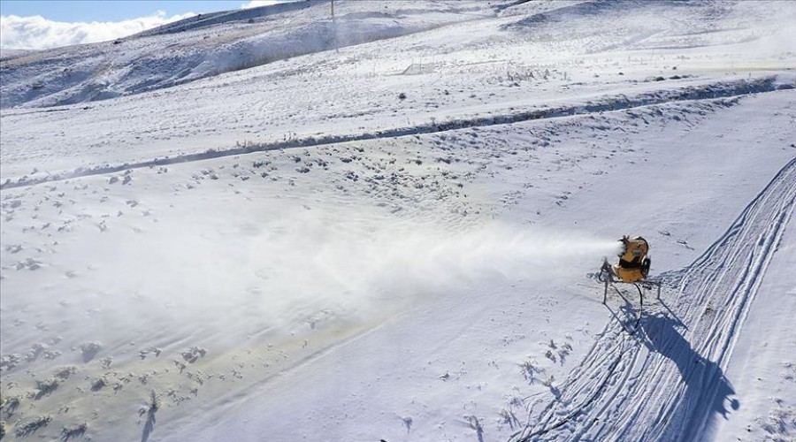 Erciyes'te yapay karlama çalışmaları başladı