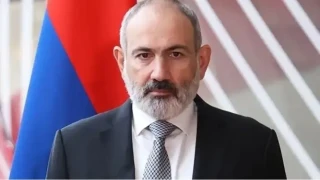 Ermenistan Cumhurba�kan� Ha�aturyan, anayasa gere�i meclisin ilk birle�im g�n�nde istifa eden Pa�inyan'�n yeniden ba�bakan olmas�n� �ng�ren kararnameyi imzalad�