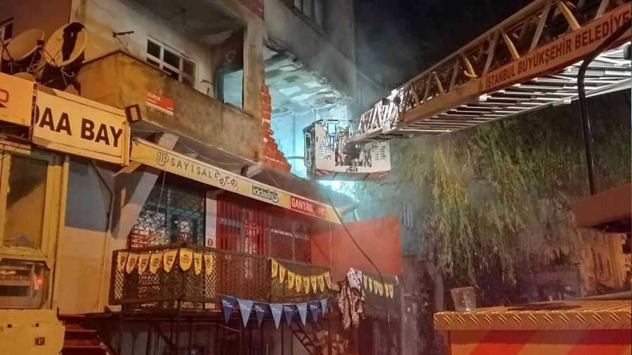 Evi boşaltan kiracı daireyi ateşe verdi