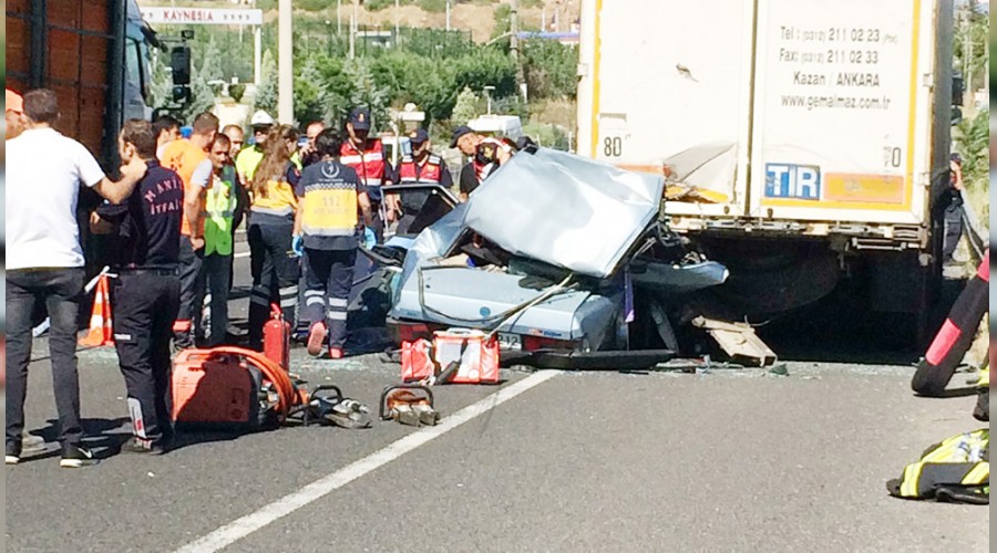 Feci kaza bir aileyi par�alad�