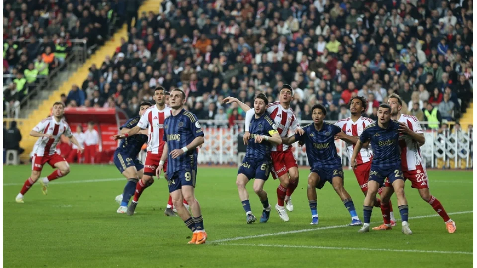 Fenerbah�e a��r yaral�