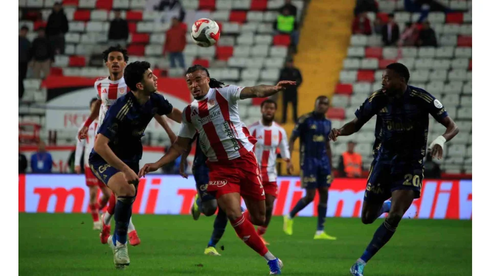 Fenerbah�e a��r yaral�