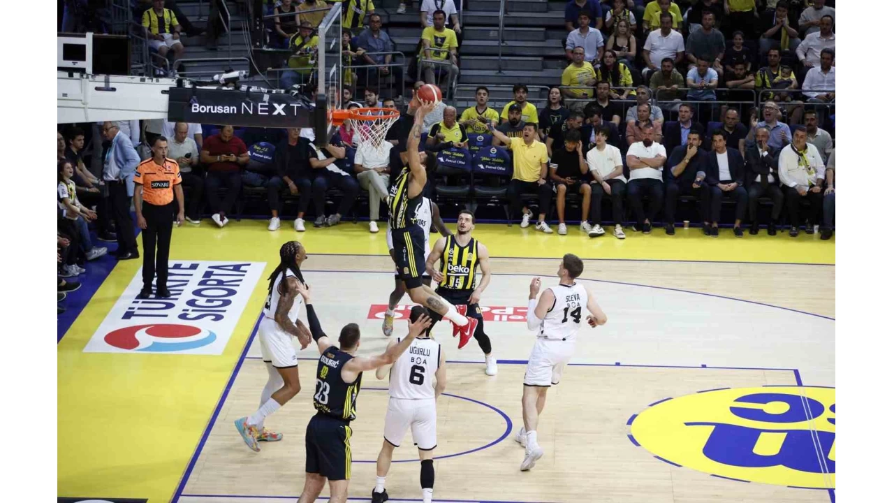 Fenerbahçe, final serisinde Beşiktaş karşısında 1-0 öne geçti