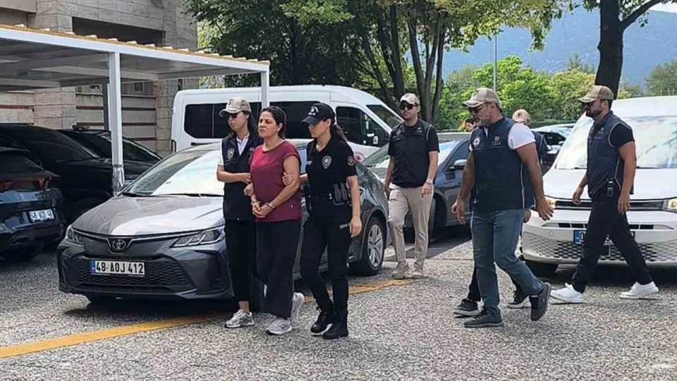 FETÖ'cü yüzbaşının ablasına 10 yılda 2. tutuklama