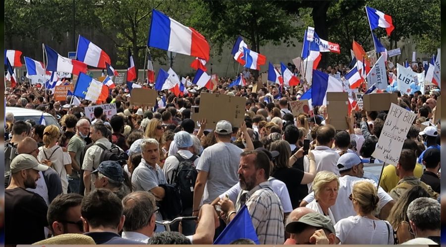 Fransa'da a�� kar��t� protestolar devam ediyor