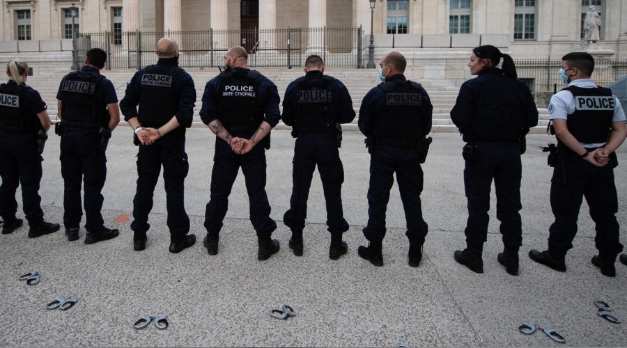   Frans�z polisi h�k�mete k�zg�n