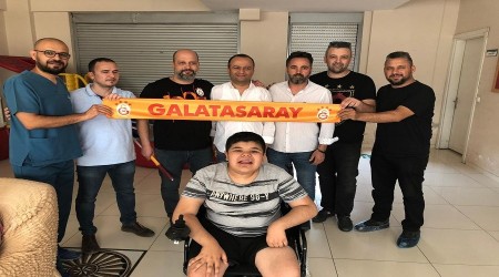G.Saray'dan Beşiktaş'a jest