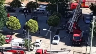 Gaziantep'te 14 katlı apartmanın çatısında çıkan yangın söndürüldü