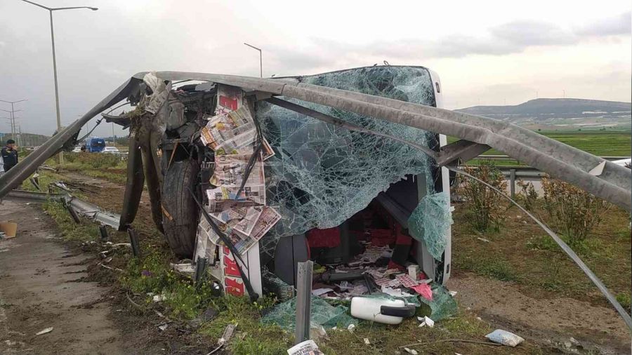 Gaziantep'te yolcu otobüsü ile tır çarpıştı: 14 yaralı