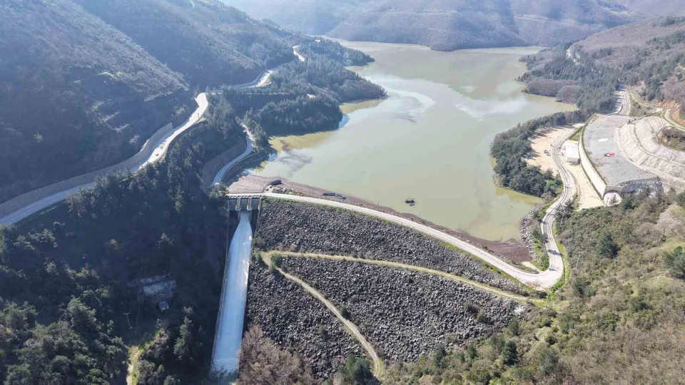 Ge�en y�l alarm veriyordu... Bursa'da barajlar�n kapaklar� a��ld�