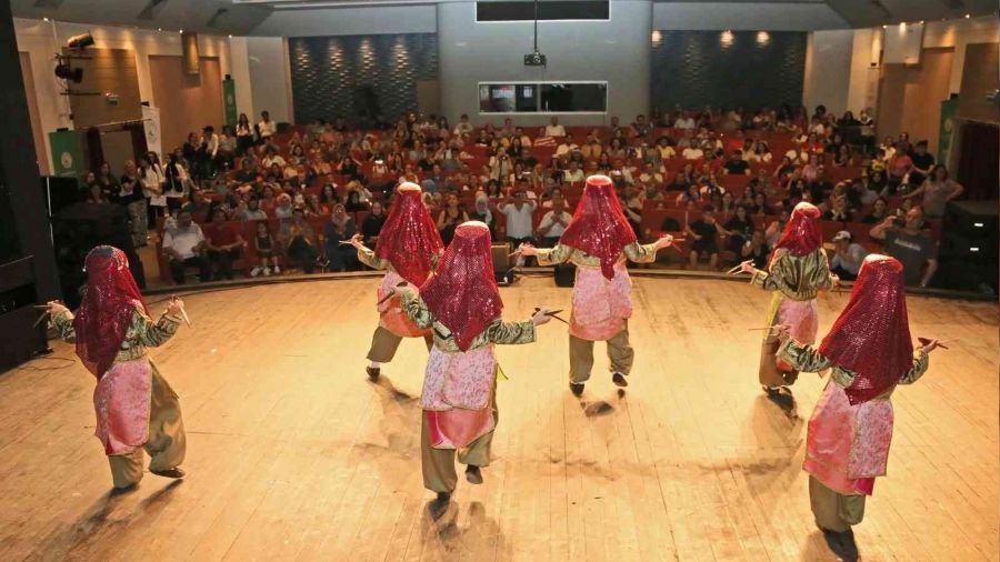 Gelece�in sanat��lar�, yeteneklerini sergiledi