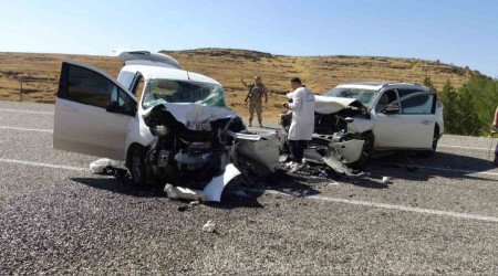 Gercüş'te trafik kazası: 8 yaralı