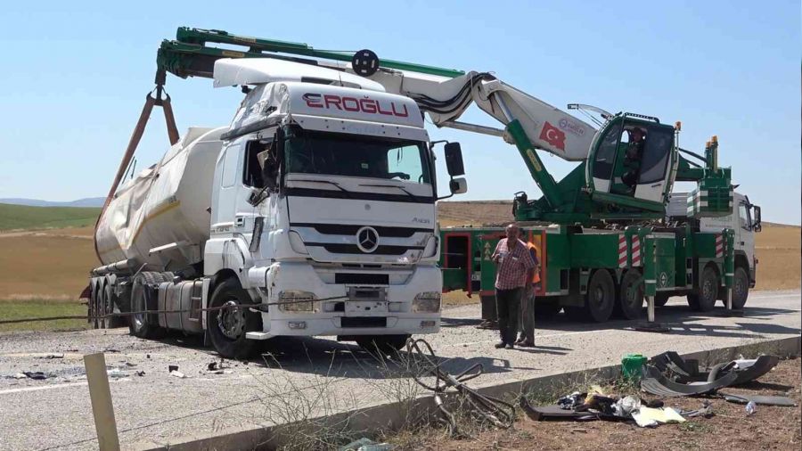 Glikol sıvısı yüklü tanker devrildi, 1 yaralı