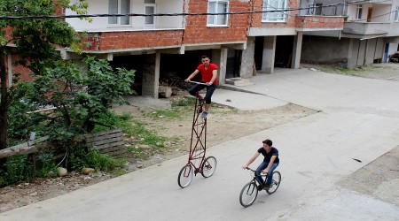 Giresun'da 4 metre yüksekliğinde bisiklet yaptılar