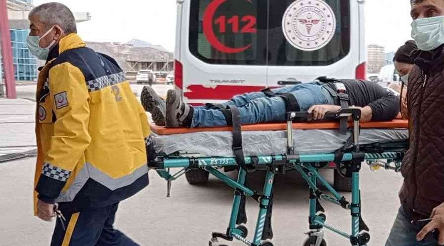 G�ne� enerjisi paneli onaran 3 i��i �at�dan d��t�