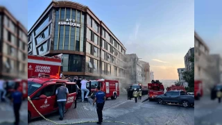Güngören'de 4 katlı kumaş imalathanesinde yangın paniği