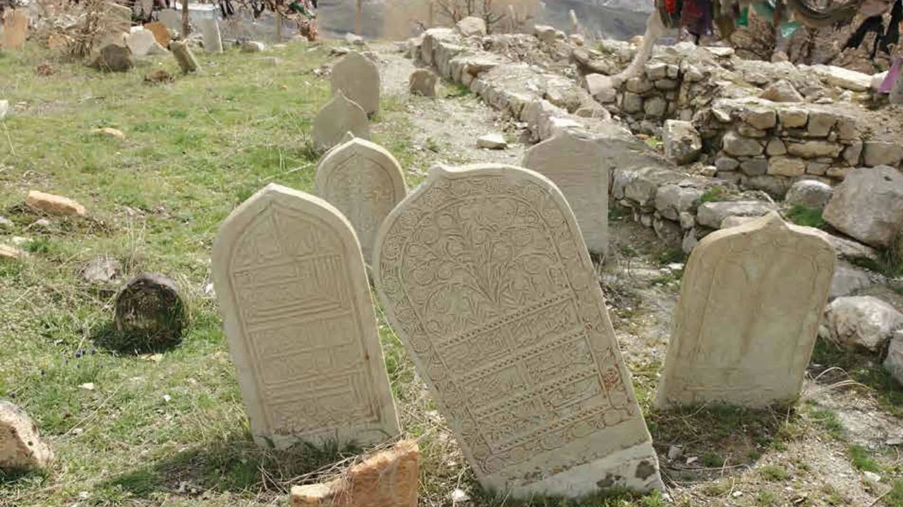 Hakkâri'nin tarihi mezarlığı: Kale Altı'nın sırları