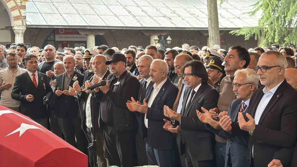 Hayat�n� kaybeden uzman �avu� askeri t�renle son yolculu�una u�urland�
