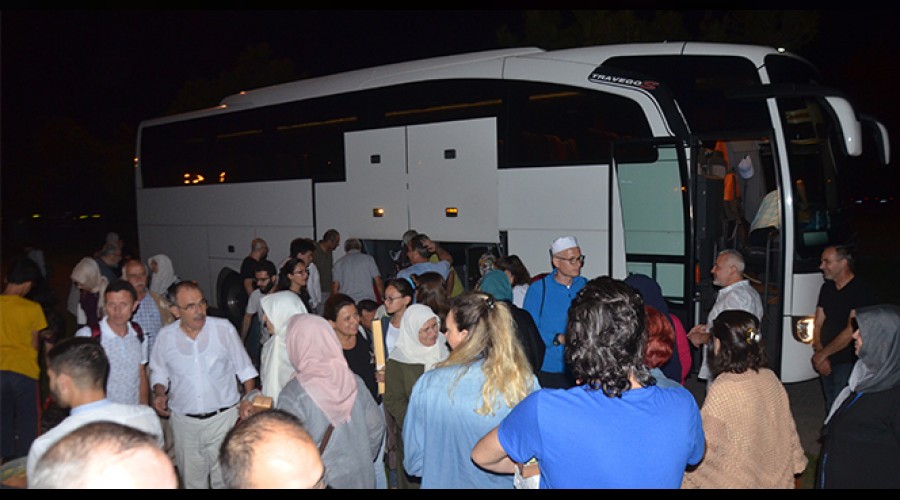 İlk hacı kafilesi geldi